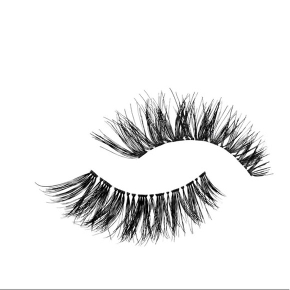 Lashes - Picture 2 of 4